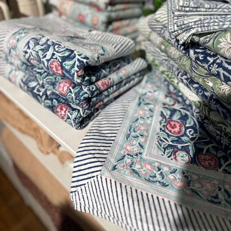 Apple Blue -pöytäliina 150x230cm, Chamois — kuva 3