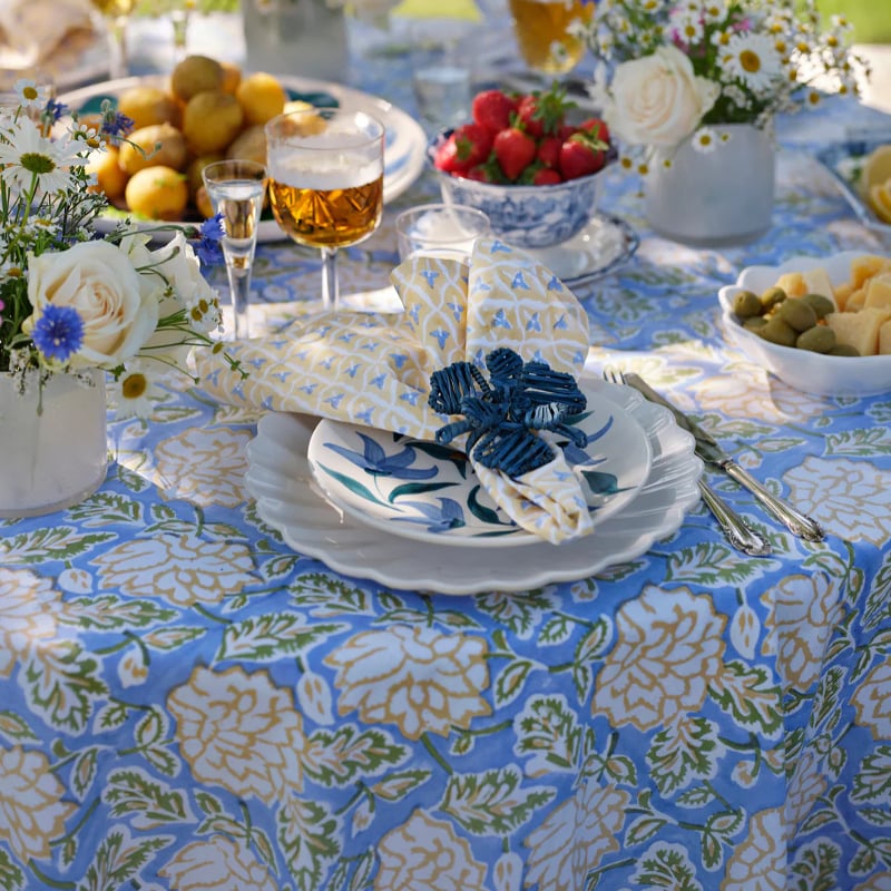 Dahlia Blue & Yellow -pöytäliina 150x230cm, Chamois — kuva 4