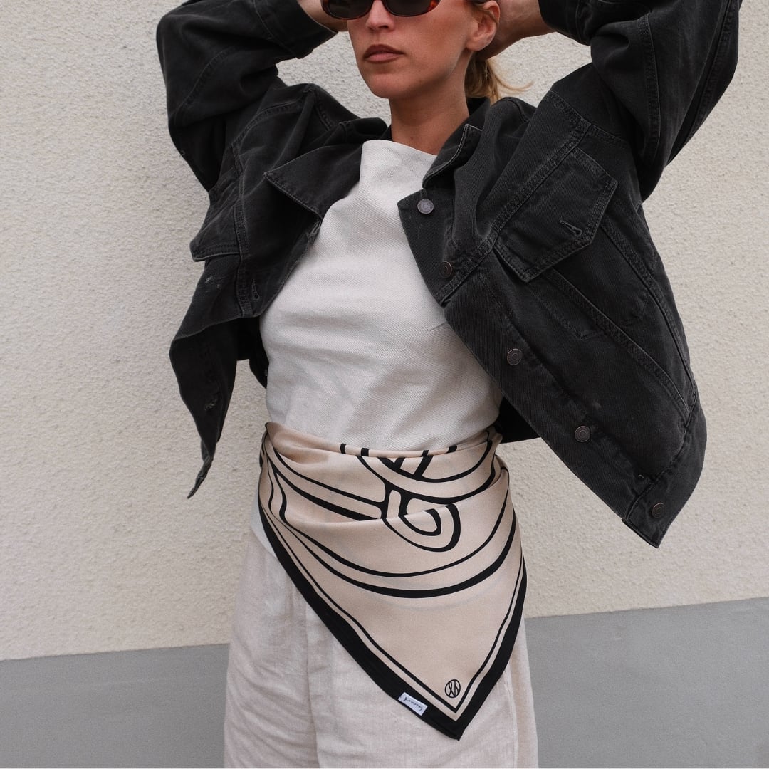 Monogram Scarf cream 80 cm lescarf  — kuva 2