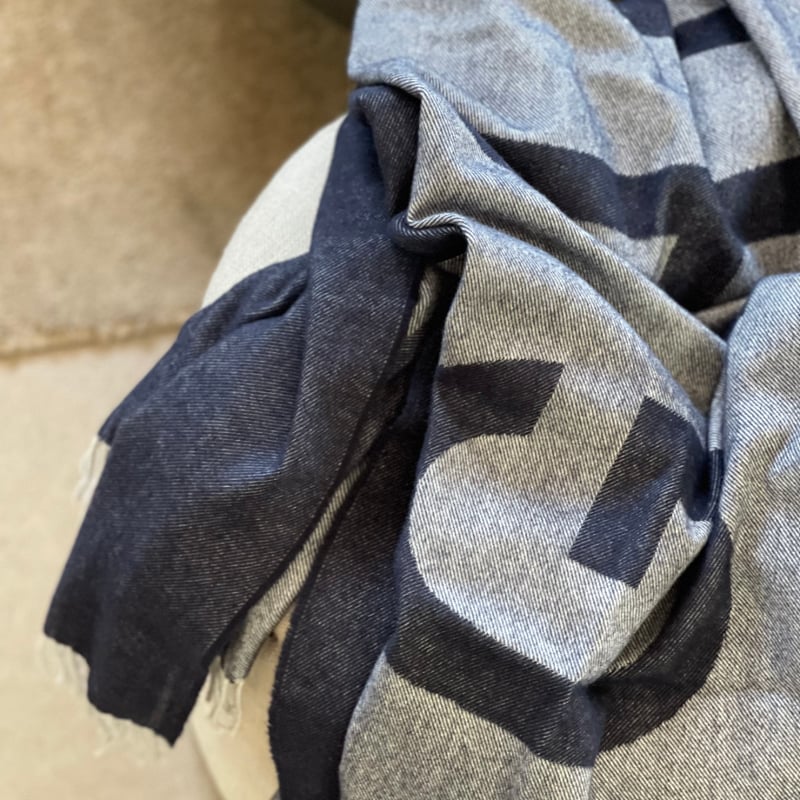 Logo Throw evening blue Gant Home  — kuva 2