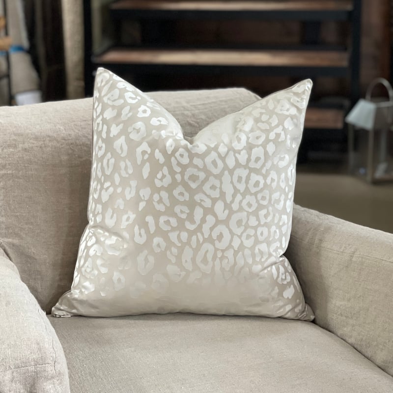 Temperley x Romo Saskia Cushion Cover ivory/pearl 50x50 — kuva 1